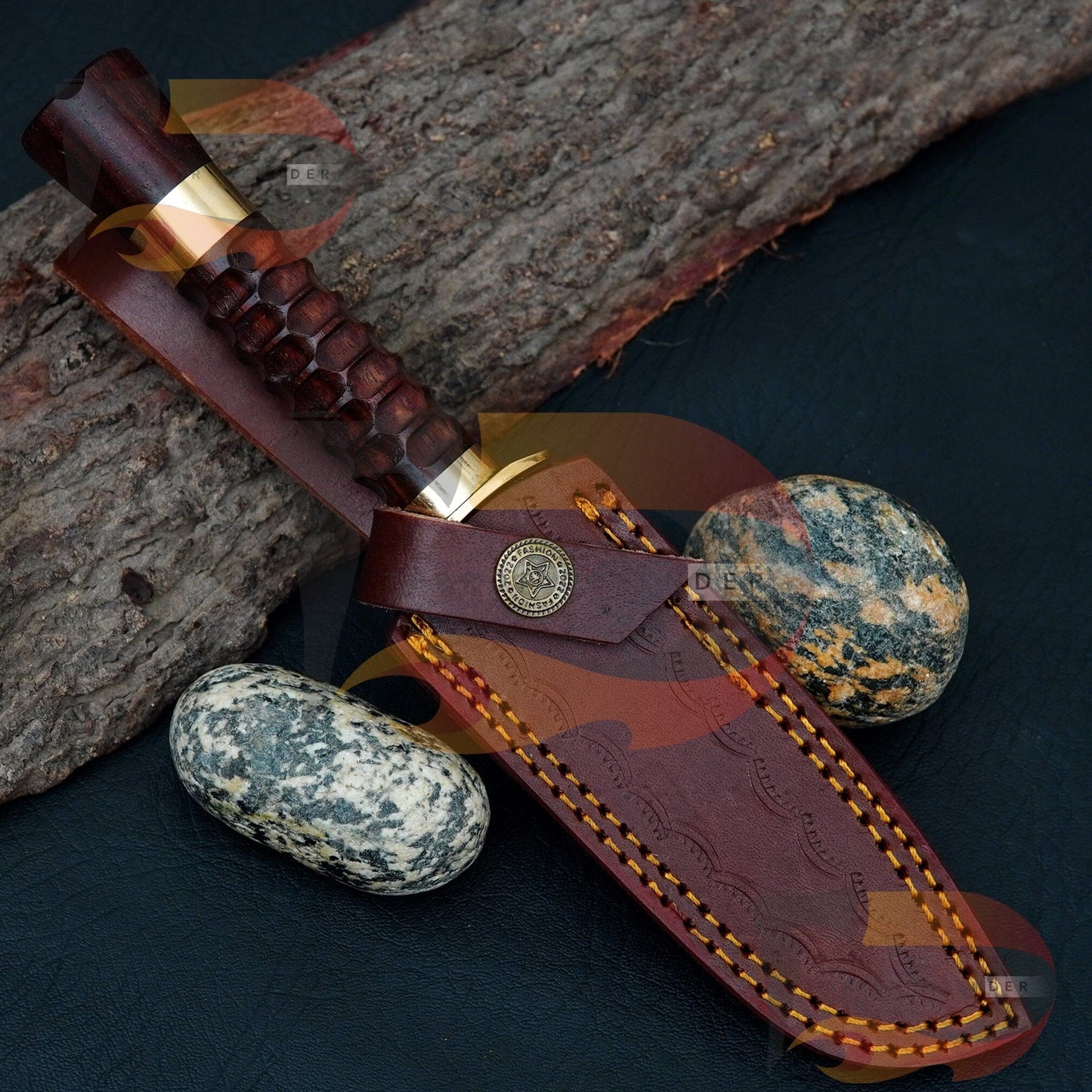 Beautiful handmade Damascus Steel knife comes with leather sheath Hunting Terror Defender 