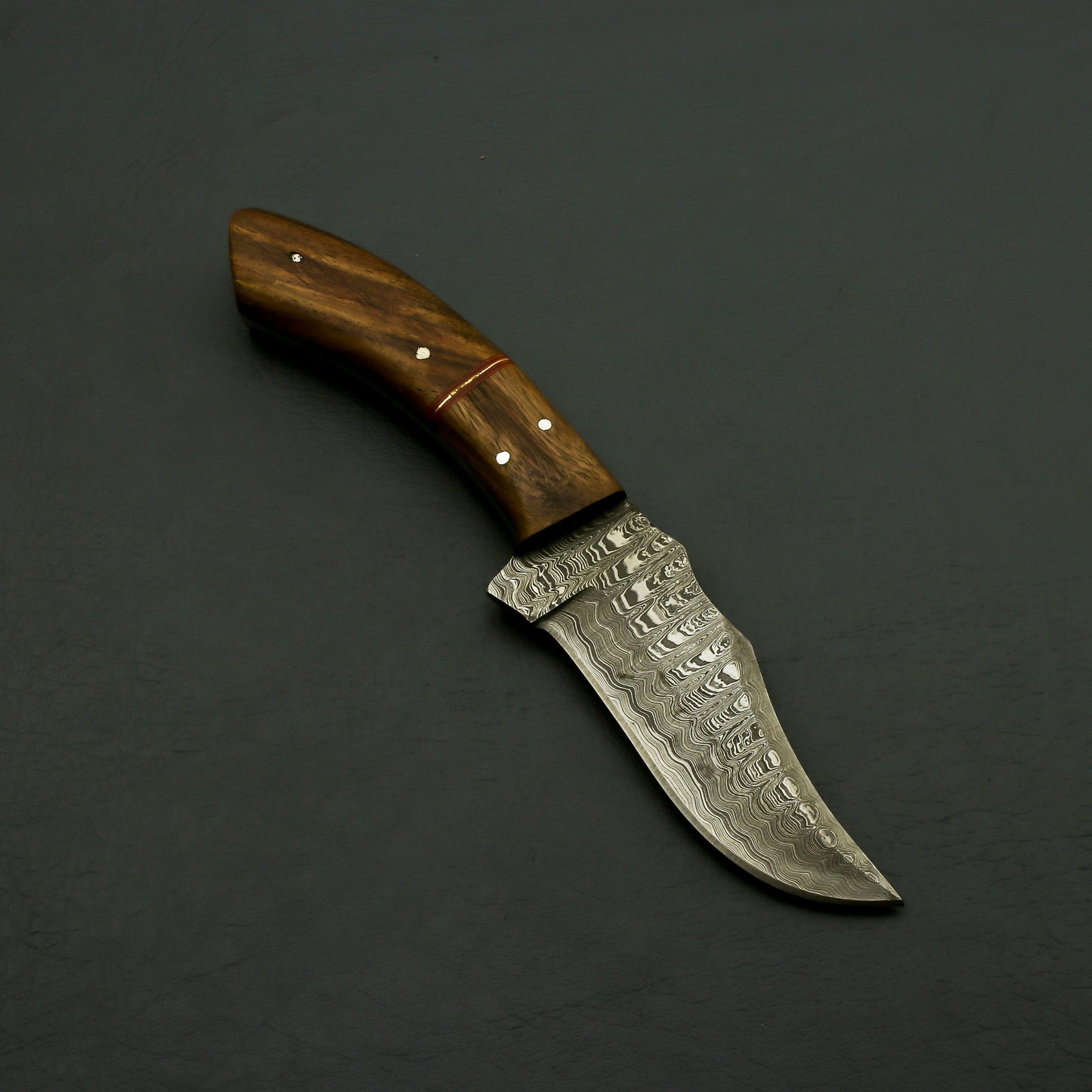 Exquisite Damascus Steel Hunting Knife with Rosewood Handle and Leather Sheath: A Timeless Masterpiece Knives Terror Defender 