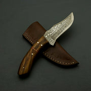 Exquisite Damascus Steel Hunting Knife with Rosewood Handle and Leather Sheath: A Timeless Masterpiece Knives Terror Defender 