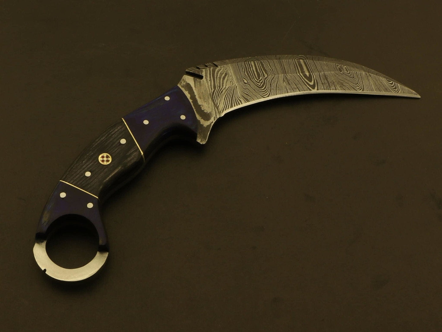 Beautiful handmade Damascus karambit knife handle made of buffalo horn and wood Hunting Terror Defender 