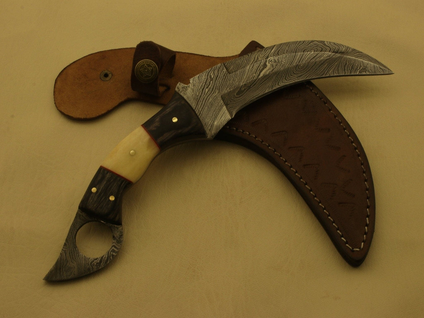 Beautiful Handmade Damascus Steel Knife Handle Made Of Camel Bone+ Full Tang Hunting Terror Defender 