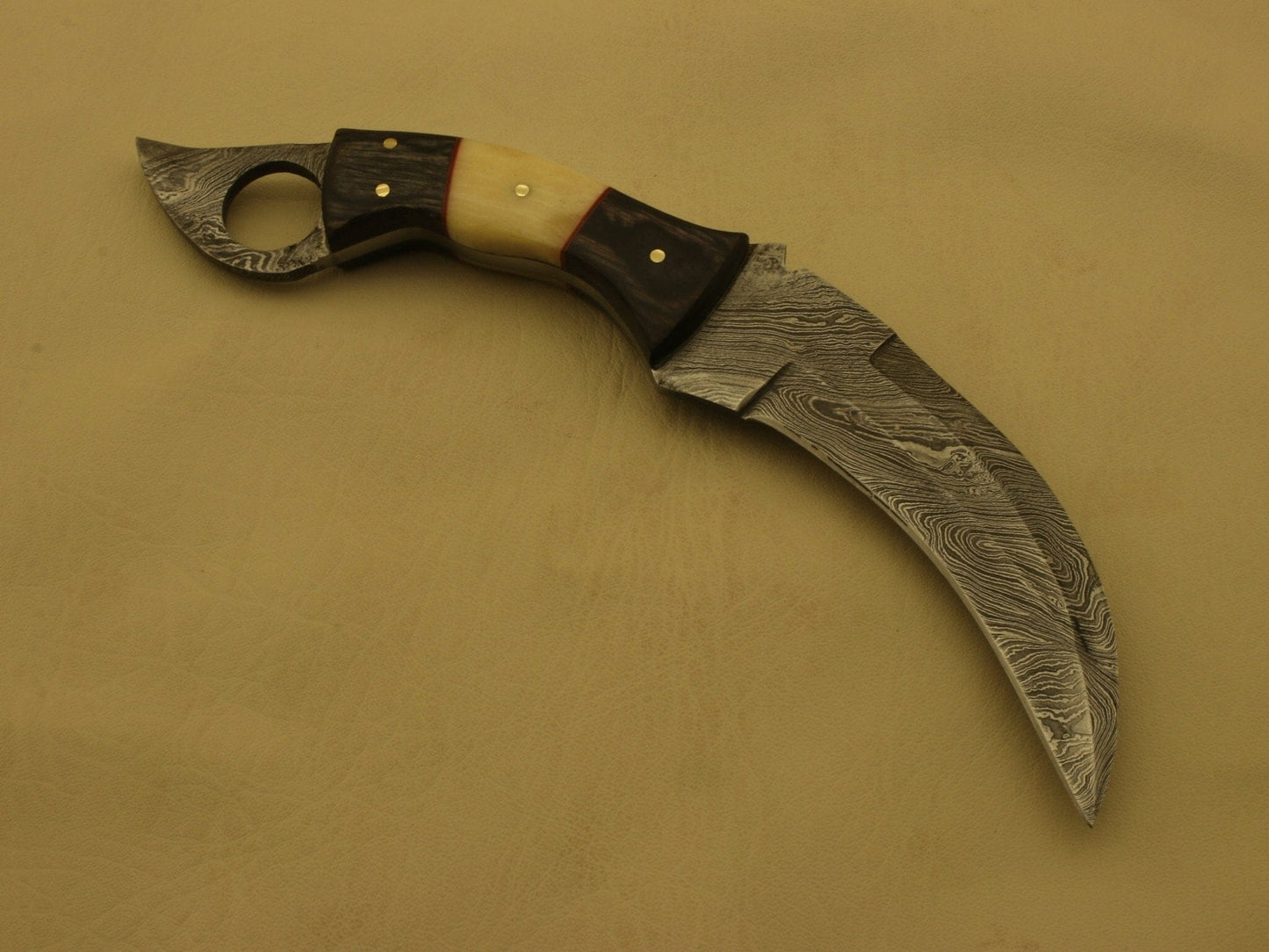 Beautiful Handmade Damascus Steel Knife Handle Made Of Camel Bone+ Full Tang Hunting Terror Defender 