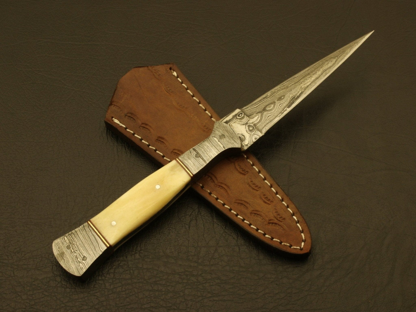 Custom Hand Forged Camel Bone Handle Knives Damascus Hunting /Skinning Knife With leather Sheath Knives Terror Defender 