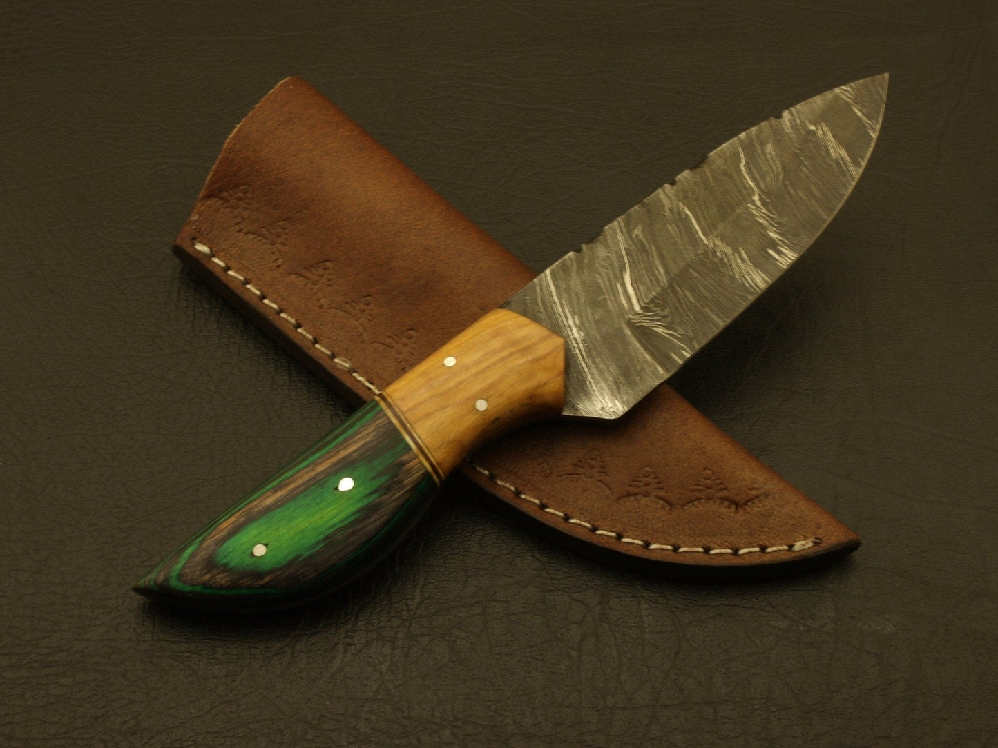 Custom hand forged Damascus steel hunting knife, full tang + sheath Hunting Terror Defender 