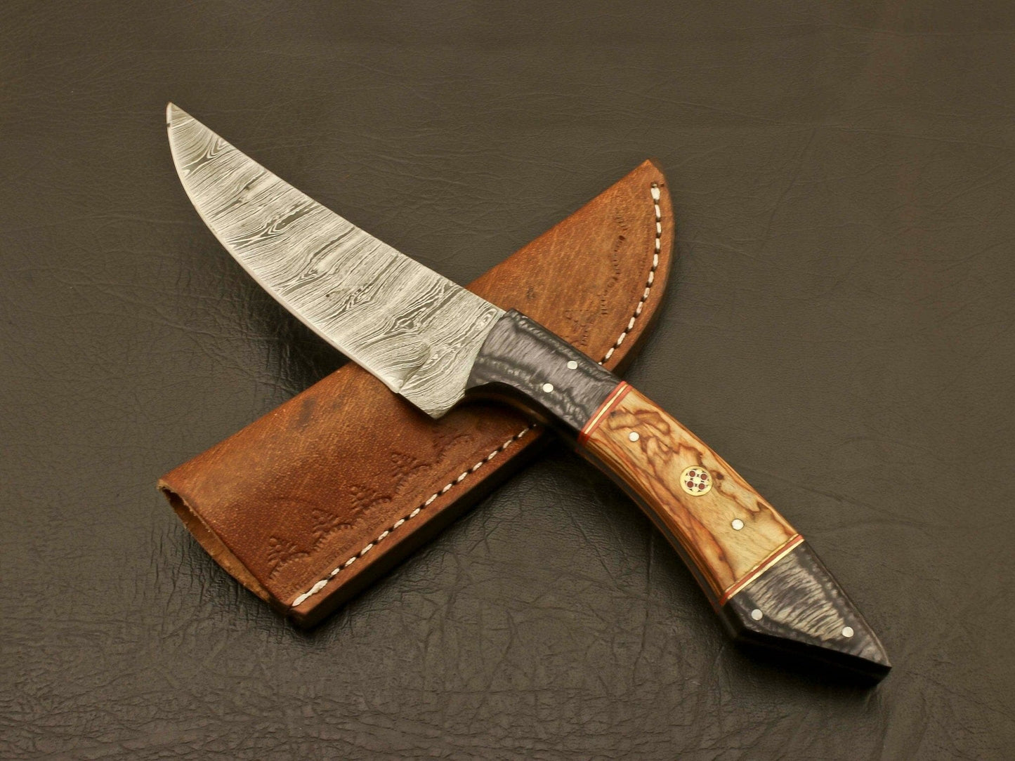 Custom Handcrafted Damascus Steel Handle pakka/rosewood Hunting Skinning Knife Perfect for you Hunting Terror Defender 