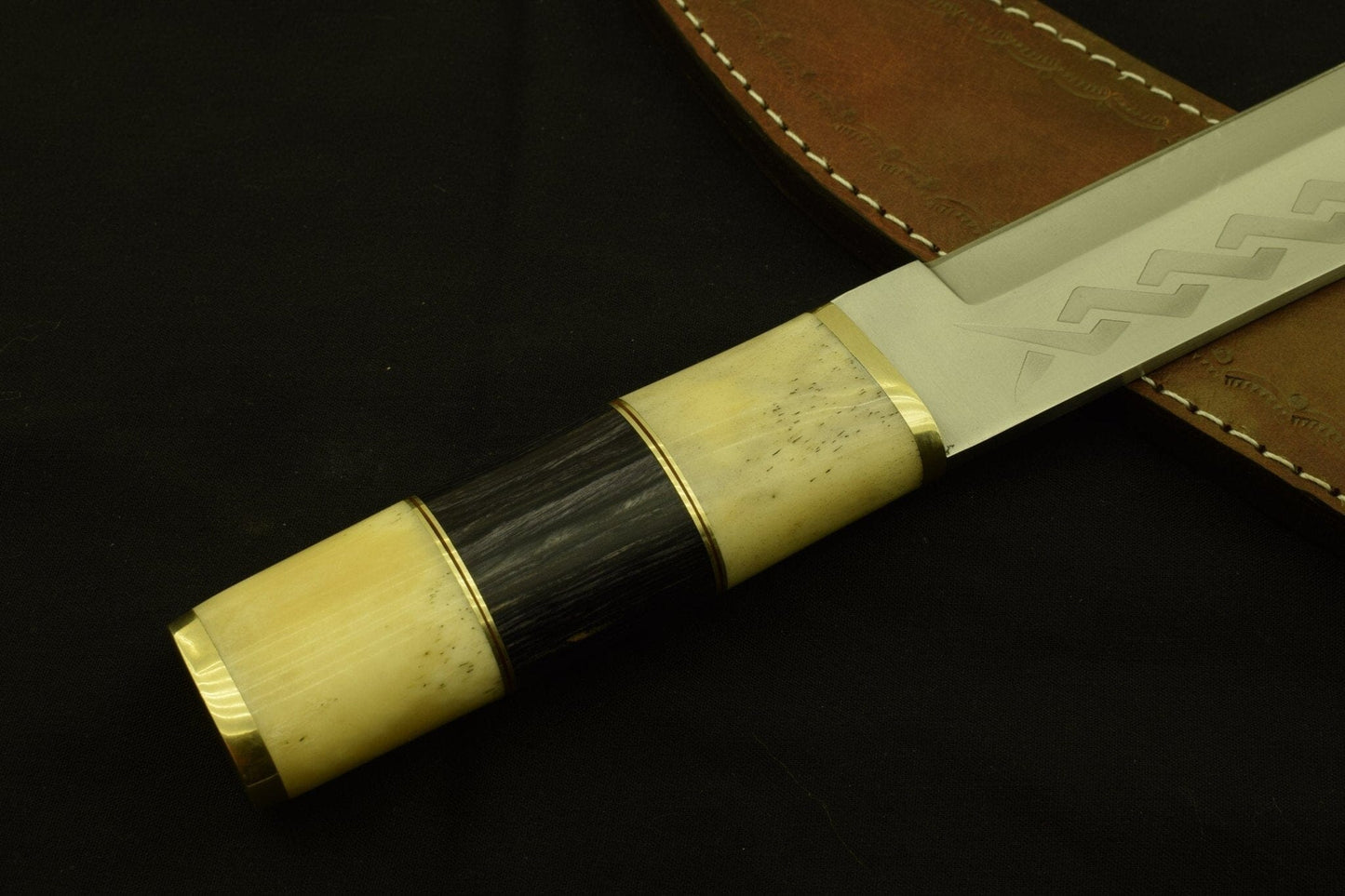 Custom Handmade Dagger D2 stainless Steel Blade,with pattern / Warrior Dagger / Sheath Costume Weapons Terror Defender 