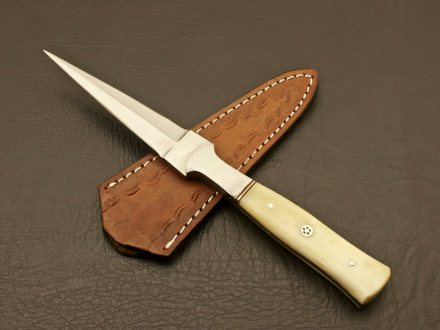 Custom Handmade Hand Forged D2 Stainless steel Hunting Double Edge Boot knife ,skinning knife with leather sheath Camping Terror Defender 