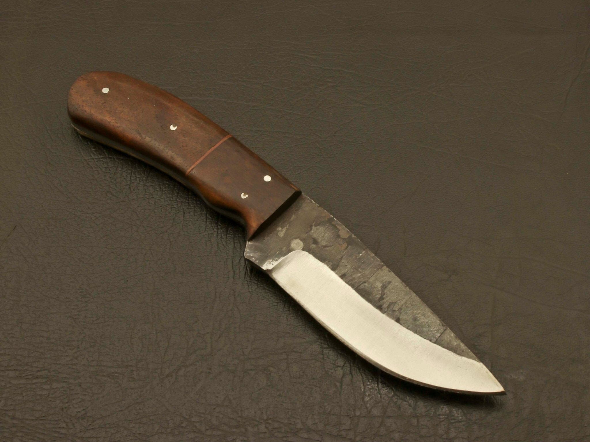 Exquisite Hand-Crafted Hunting Skinner Knife: High Carbon Steel Blade, Full Tang, Rosewood Handle, and Custom Leather Sheath" Hunting Terror Defender 