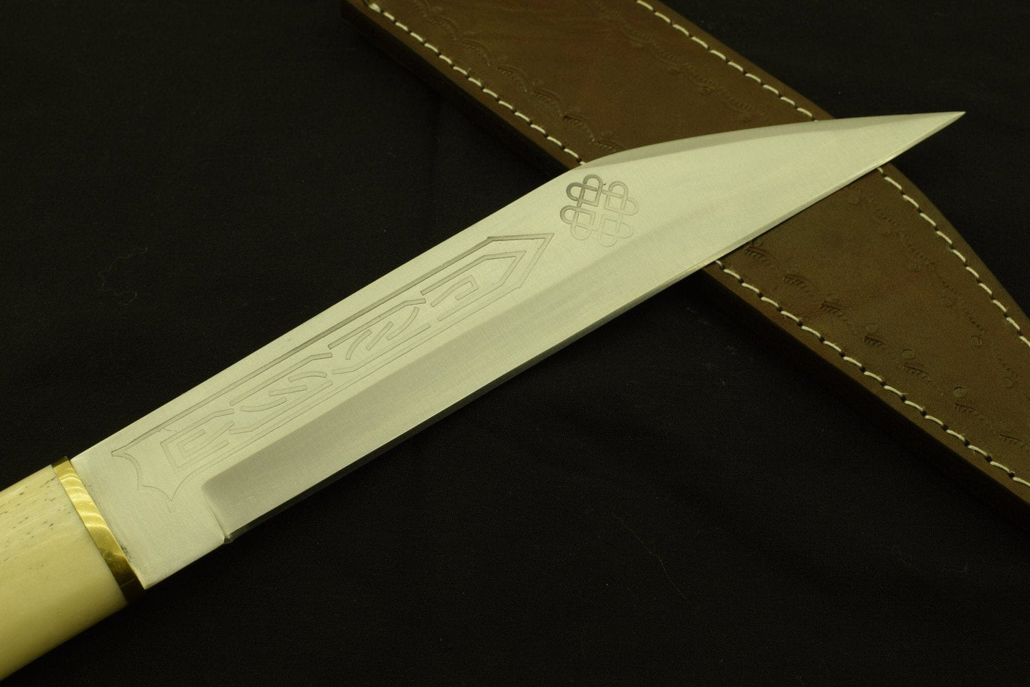 Fancy Gladius Custom Handmade Dagger D2 stainless Steel Blade,with pattern / Warrior Dagger / Sheath Hunting Terror Defender 