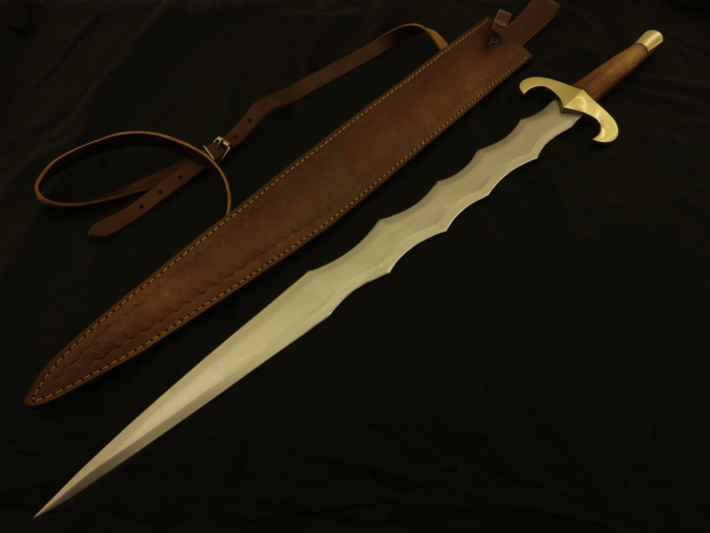 Hand Forged D2 Steel Sword With Leather Sheath Costume Weapons Terror Defender 