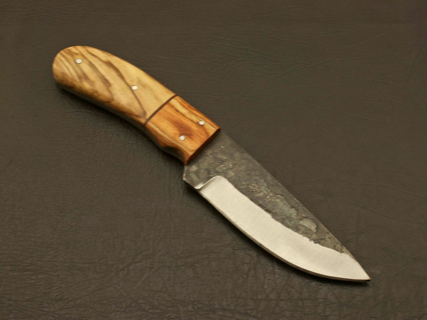 Handcrafted Full Tang Hunting Skinner Knife with High Carbon Steel Blade, Enchanting Rosewood Handle, and Premium Leather Sheath Hunting Terror Defender 