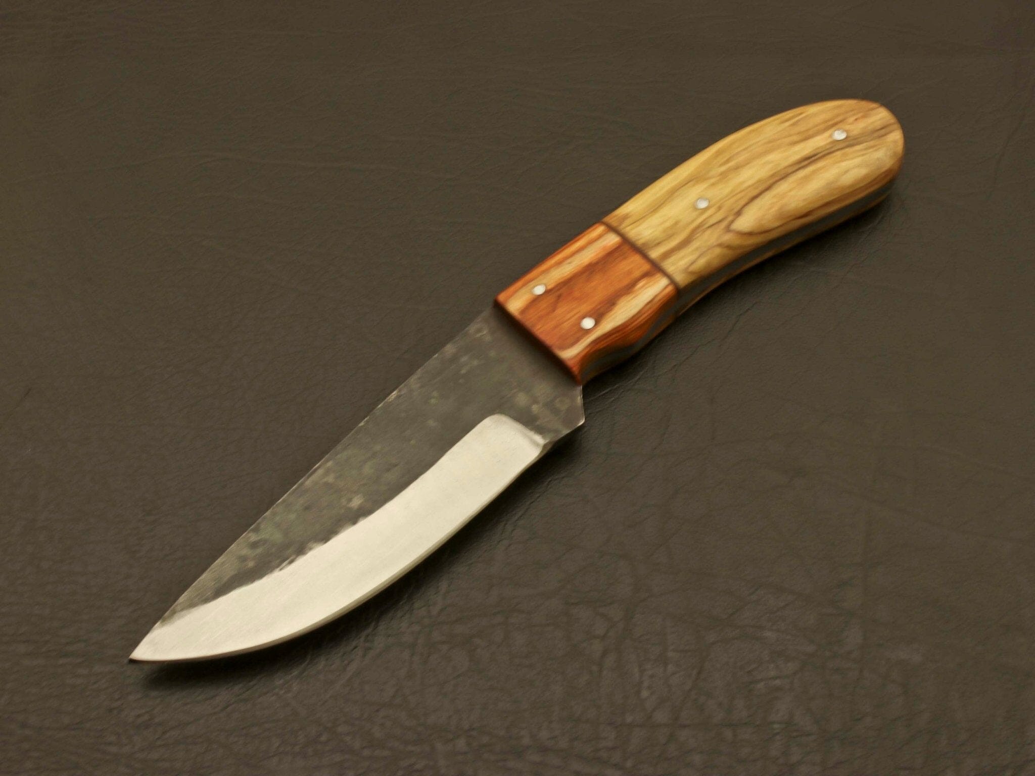 Handcrafted Full Tang Hunting Skinner Knife with High Carbon Steel Blade, Enchanting Rosewood Handle, and Premium Leather Sheath Hunting Terror Defender 