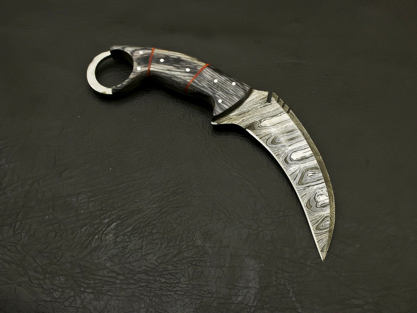 Handmade Damascus blade custom Pakka wood karambit hunting knife/full tang. Hunting Terror Defender 