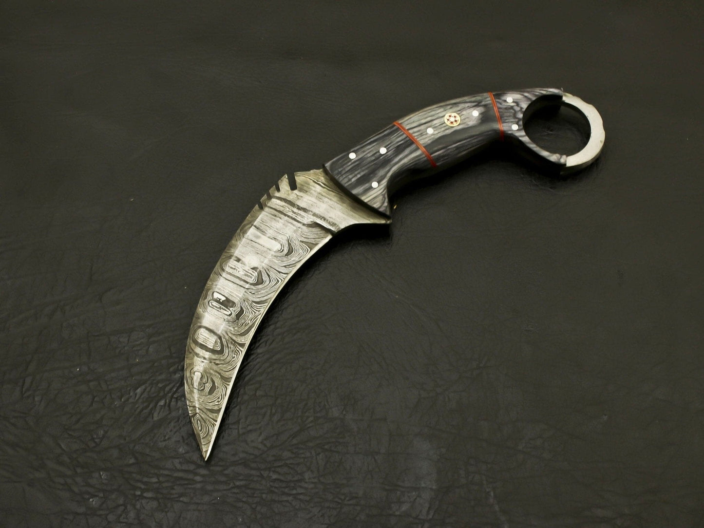 Handmade Damascus blade custom Pakka wood karambit hunting knife/full tang. Hunting Terror Defender 