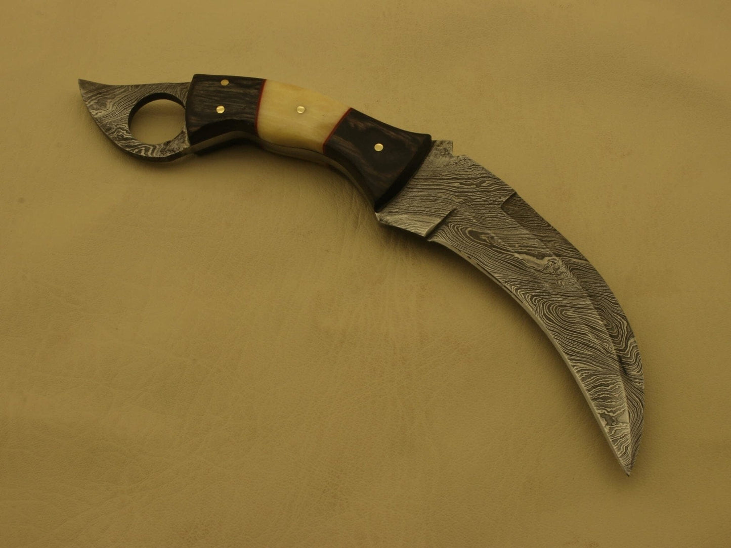 Handmade Damascus Steel Knife Handle Made Of Buffalo Horn Full Tang Costume Weapons Terror Defender 