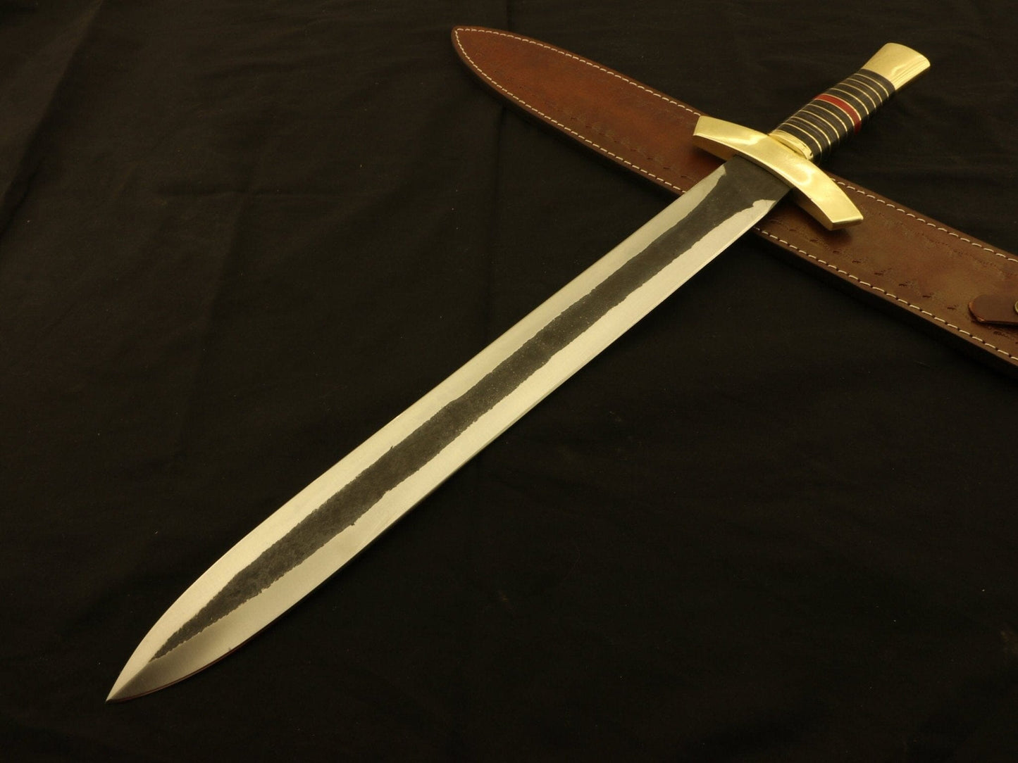 Handmade High Carbon Steel Hunting Sword With Sheath Costume Weapons Terror Defender 