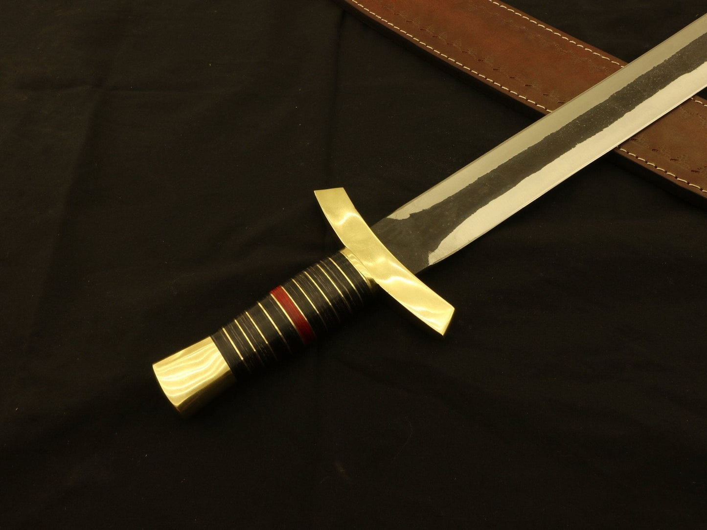 Handmade High Carbon Steel Hunting Sword With Sheath Costume Weapons Terror Defender 