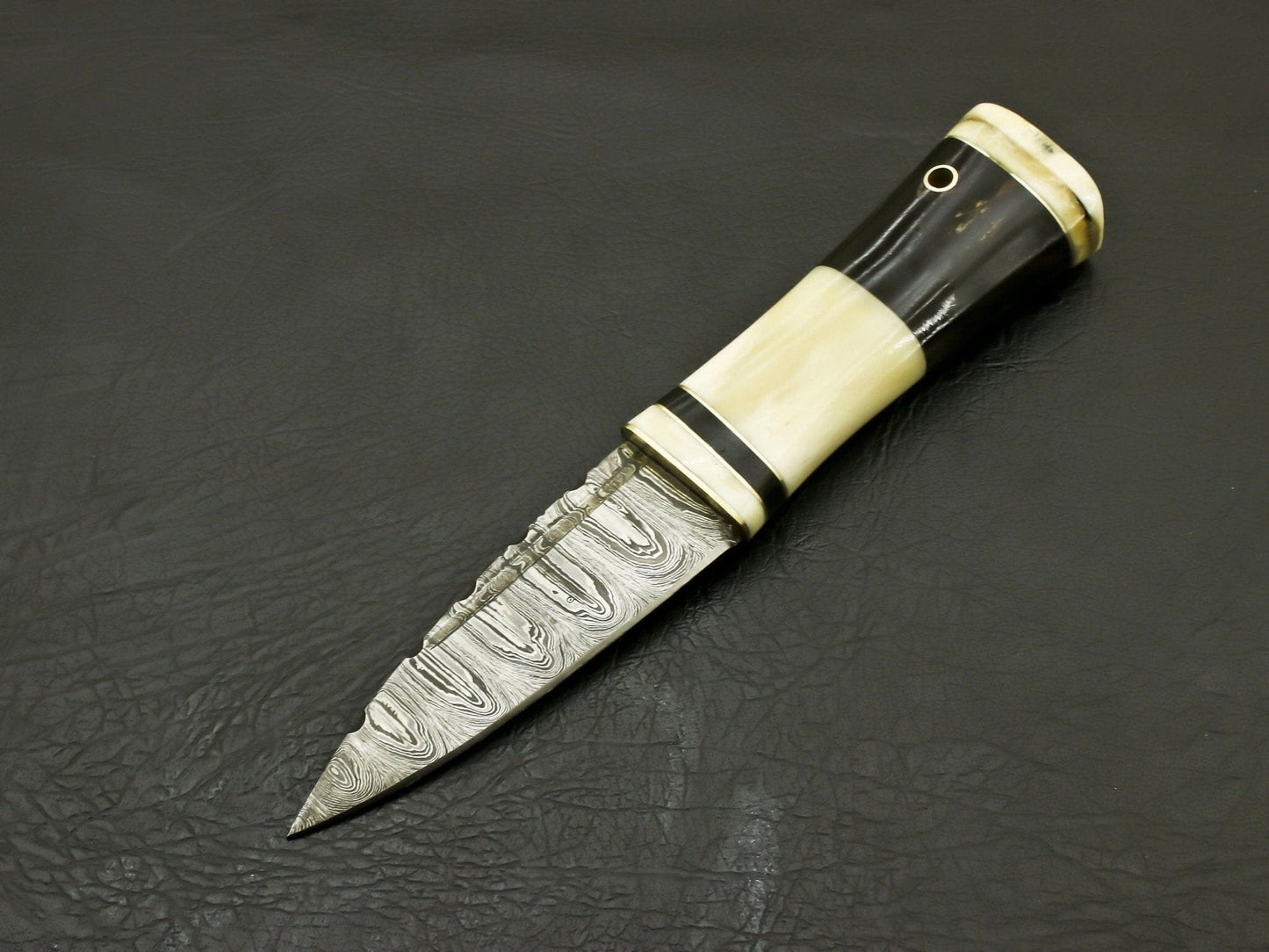 Top Beautiful Handmade Damascus Steel Serrated edged Scottish Dirk Knife/ Sheath Hunting Terror Defender 