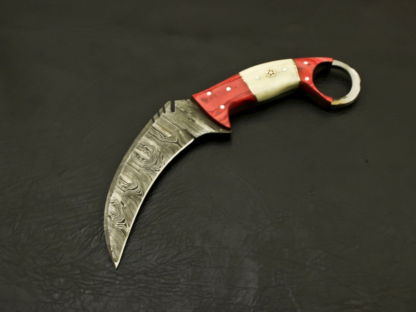 Top Superb Looking Handle of this Unique karambit Knife,made of Beautiful Damascus blade Hunting Terror Defender 